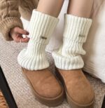 Knitted women leg accessory - Image 2