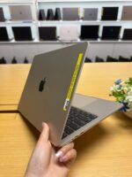 Mac book Air2017 - Image 3