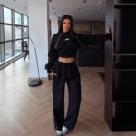 Sweatshirt and long pants two piece set - Image 2